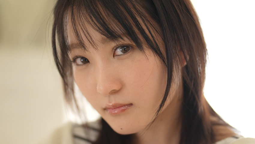 [AVレビュー] 新垣める「無口ちゃんがエッチして笑ってくれた。人見知りが凄い身長148cmAカップ無口女子（20）はセックス始まるとオホ声やばい 新垣める kawaii超級スケベ新人デビュー」をレビュー
