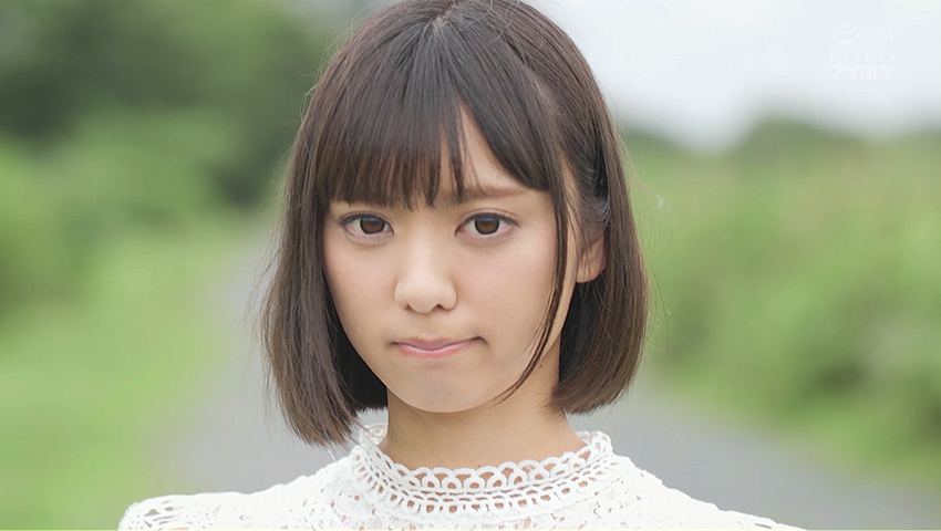 [もなみ鈴] どんぐり眼のちっぱいスレンダーAV女優さん